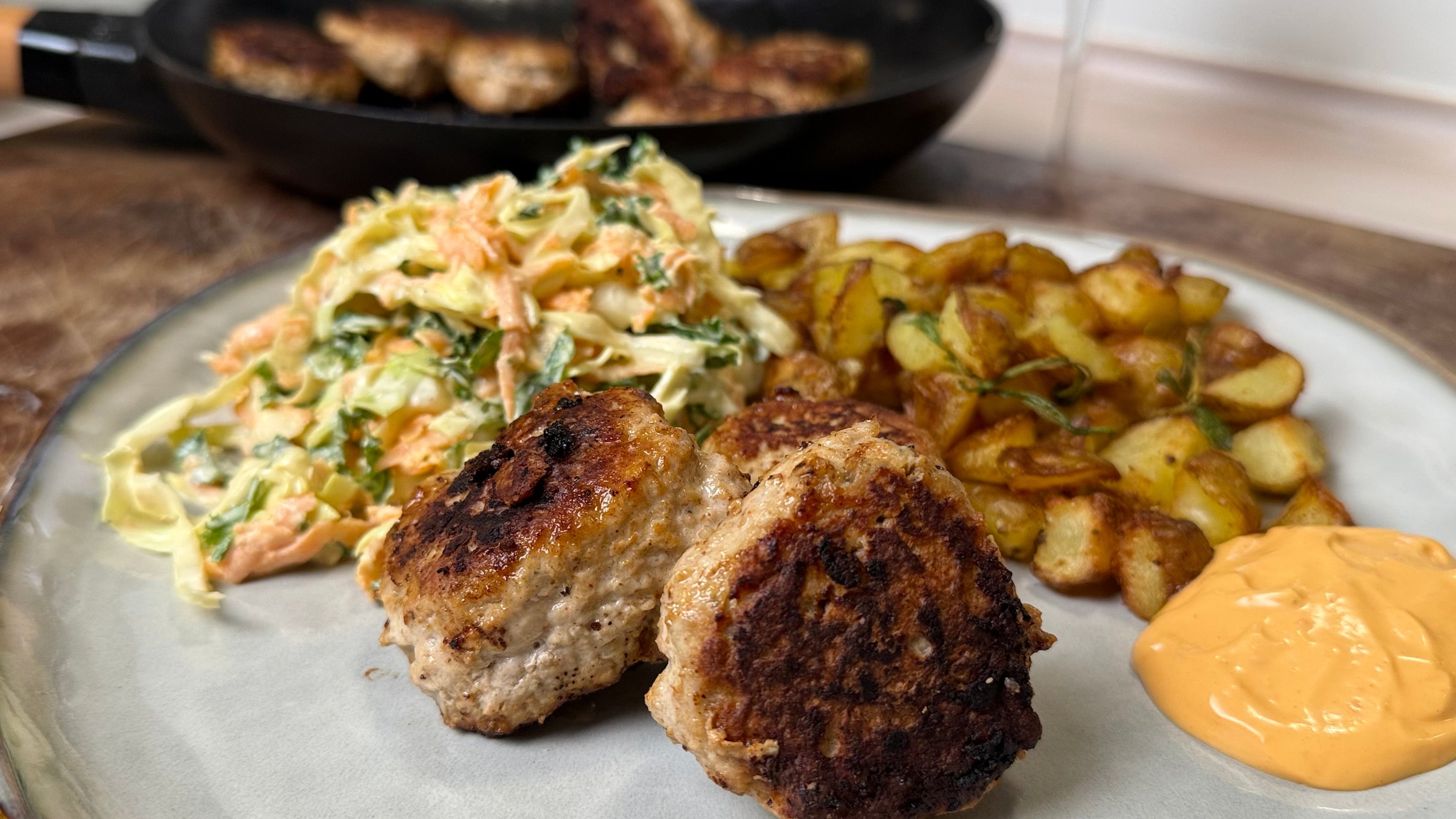 Dag 8 · Fasandeller med sprøde kartofler og coleslaw